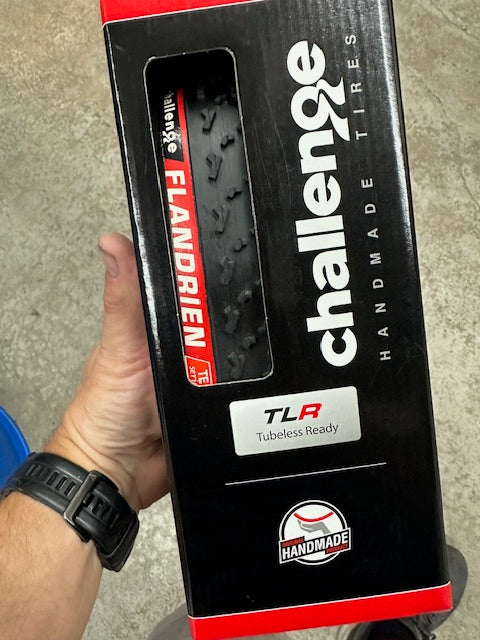 Challenge Flandrien Handmade TLR PRO Black and Red Tire 700 x 33